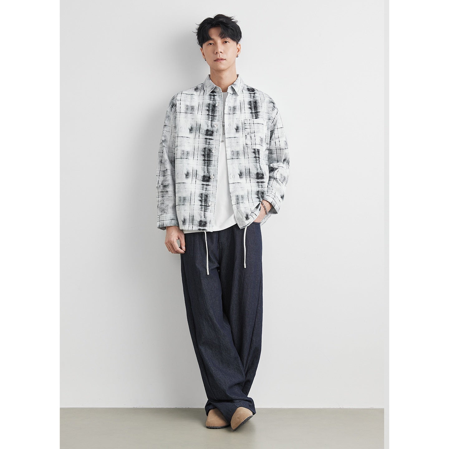 Retro Plaid Cotton Cardigan – Casual Overshirt with Vintage Design Sense